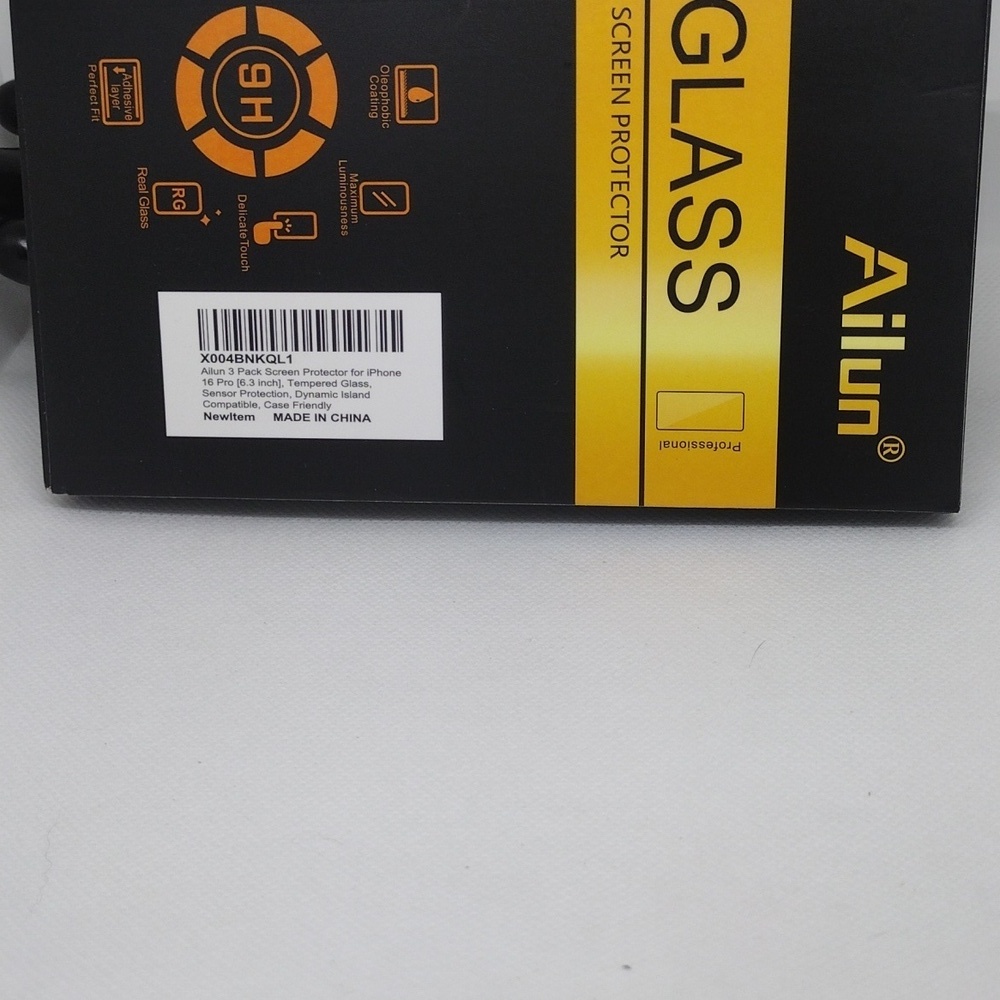 Ailun Gold and Black Screen Protector - Picture 2 of 4